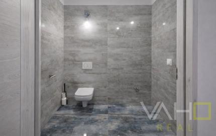 PREDAJ Výnimočný 2-izbový byt s predzáhradkou priamo pri golfovom ihrisku – Hrubá Borša