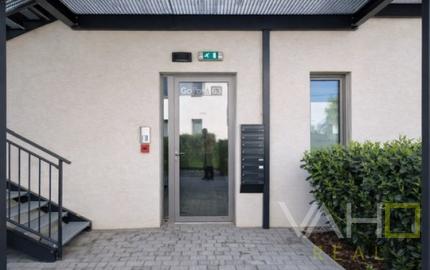 PREDAJ Výnimočný 2-izbový byt s predzáhradkou priamo pri golfovom ihrisku – Hrubá Borša