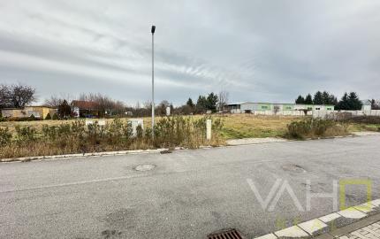 NA PREDAJ STAVEBNÝ POZEMOK Kamenný mlyn, 617m2, všetky IS