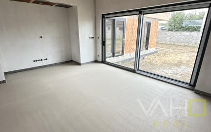 Moderná novostavba RD, pozemok 600m2, zastavaná plocha 179m2, garáž