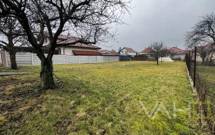 NA PREDAJ | Stavebný pozemok 714 m² – Madunice (začiatok obce)