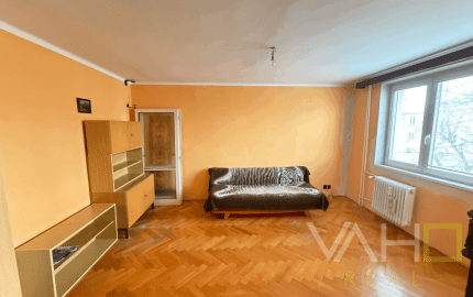 3-IZBOVÝ BYT S LOGGIOU  ŠPAČINSKÁ CESTA  64 m²  TRNAVA