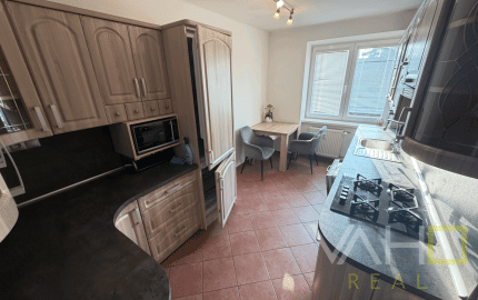 PRENÁJOM, 2 izb. byt v TRNAVE na ulici Š. C. Parráka s GARÁŽOU .