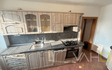 PRENÁJOM, 2 izb. byt v TRNAVE na ulici Š. C. Parráka s GARÁŽOU .