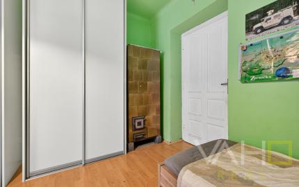 STAROMESTSKÝ 3-IZBOVÝ BYT 90 m² PRI MEDICKEJ ZÁHRADE – BALKÓN DO VNÚTROBLOKU