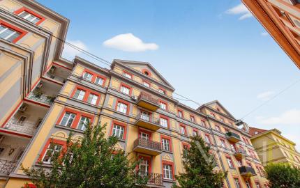 STAROMESTSKÝ 3-IZBOVÝ BYT 90 m² PRI MEDICKEJ ZÁHRADE – BALKÓN DO VNÚTROBLOKU