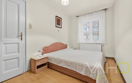 STAROMESTSKÝ 3-IZBOVÝ BYT 90 m² PRI MEDICKEJ ZÁHRADE – BALKÓN DO VNÚTROBLOKU