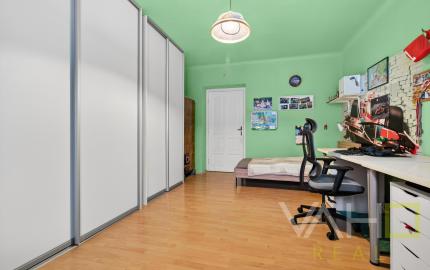 STAROMESTSKÝ 3-IZBOVÝ BYT 90 m² PRI MEDICKEJ ZÁHRADE – BALKÓN DO VNÚTROBLOKU