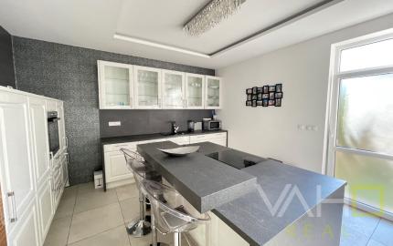 LUXUSNÝ 2 izb. byt s výmerou 4 izb. bytu, výmera aż 84m2, terasa, centrum mesta, Zelený Kríček, Trnava