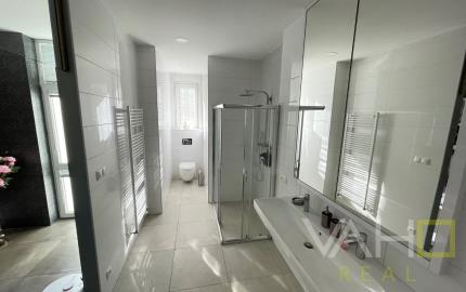 LUXUSNÝ 2 izb. byt s výmerou 4 izb. bytu, výmera aż 84m2, terasa, centrum mesta, Zelený Kríček, Trnava