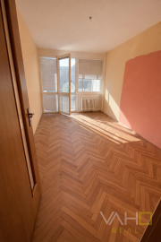 TOP LOKALITA - 3-izbový byt s loggiou a balkónom v Ružinove