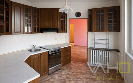 TOP LOKALITA - 3-izbový byt s loggiou a balkónom v Ružinove