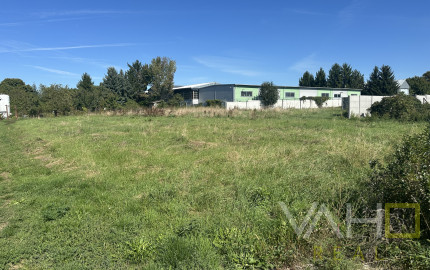 NA PREDAJ STAVEBNÝ POZEMOK Kamenný mlyn, 748m2, všetky IS