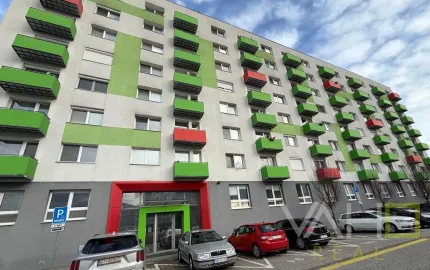 Svetlý 2-izbový byt v Ružinove s parkovacím státím