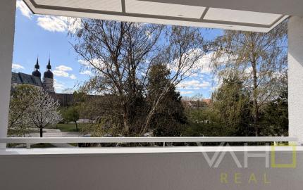 KRÁSNY VÝHĽAD - 3i byt v blízkosti centra Trnavy