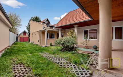 PRIESTRANNÝ 5-IZBOVÝ DOM NA VEĽKOM POZEMKU (1 142 m²) S OBROVSKÝM POTENCIÁLOM | Križovany nad Dudváhom