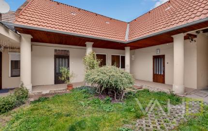 PRIESTRANNÝ 5-IZBOVÝ DOM NA VEĽKOM POZEMKU (1 142 m²) S OBROVSKÝM POTENCIÁLOM | Križovany nad Dudváhom