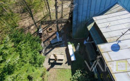 Obrovská chata v pôvodnom stave na úpätí Malých Karpát–Vývrat, Rohožník