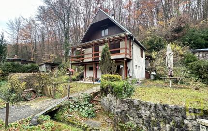 REKREAČNÁ CHATA NA PREDAJ, úžitková plocha 90m2, vlastný pozemok 600m2, celoročne obývateľná, BUKOVÁ, Sokolské chaty, TREBA VIDIEŤ!!!