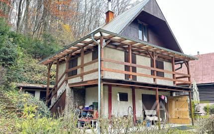 REKREAČNÁ CHATA NA PREDAJ, úžitková plocha 90m2, vlastný pozemok 600m2, celoročne obývateľná, BUKOVÁ, Sokolské chaty, TREBA VIDIEŤ!!!