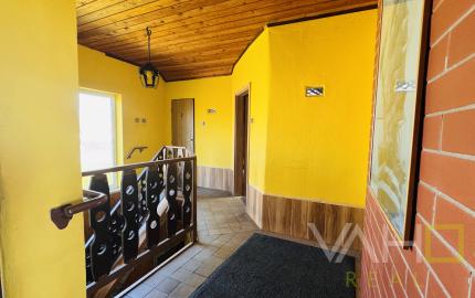 Rodinný dom s veľkým pozemkom a potokom, Zvončín