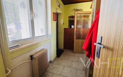 Rodinný dom s veľkým pozemkom a potokom, Zvončín