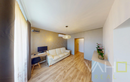 MODERNÝ 2-IZBOVÝ BYT S BALKÓNOM – NASŤAHUJTE SA BEZ INVESTÍCIÍ 🔑✨