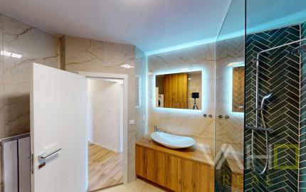 MODERNÝ 2-IZBOVÝ BYT S BALKÓNOM – NASŤAHUJTE SA BEZ INVESTÍCIÍ 🔑✨