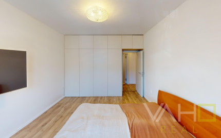 MODERNÝ 2-IZBOVÝ BYT S BALKÓNOM – NASŤAHUJTE SA BEZ INVESTÍCIÍ 🔑✨