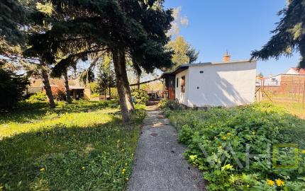 Rodinný dom s veľkým pozemkom a potokom, Zvončín