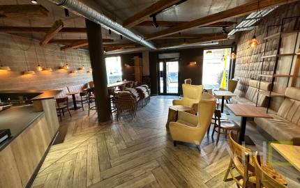 KRÁSNE PRIESTORY, výmera 162,22m2, reštaurácia-bar(alebo iné využitie)  Trnava, ul. Štefánikova