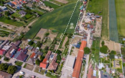 Exkluzívne!!! Na predaj veľkorysý slnečný stavebný pozemok výmera až 4092m2, šírka 18m, Šúrovce,
