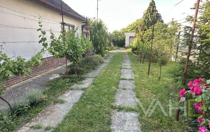 Exkluzívne!!! Na predaj veľkorysý slnečný stavebný pozemok výmera až 4092m2, šírka 18m, Šúrovce,