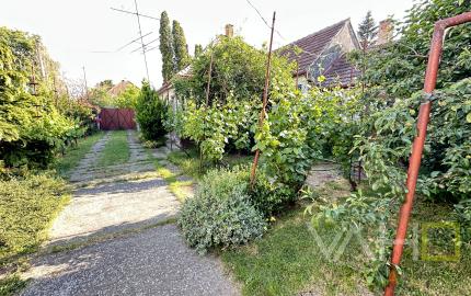 Exkluzívne!!! Na predaj veľký stavebný pozemok výmera 1446m2, šírka 18m, Šúrovce, možnosť dokúpiť ďalší priľahlý pozemok