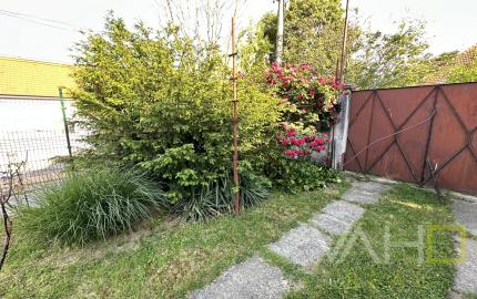 Exkluzívne!!! Na predaj veľký stavebný pozemok výmera 1446m2, šírka 18m, Šúrovce, možnosť dokúpiť ďalší priľahlý pozemok