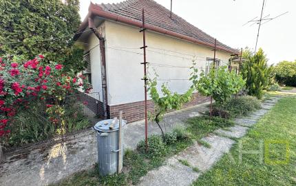 Exkluzívne!!! Na predaj veľký stavebný pozemok výmera 1446m2, šírka 18m, Šúrovce, možnosť dokúpiť ďalší priľahlý pozemok