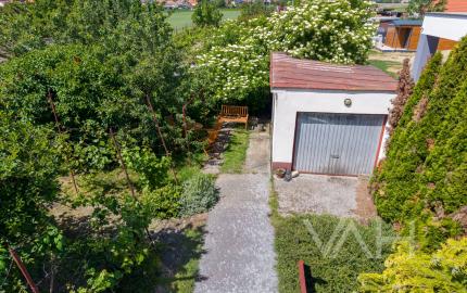 Exkluzívne!!! Na predaj RD s veľkým stavebným pozemkom výmera 1446m2, šírka 18m, Šúrovce, možnosť dokúpiť ďalšie priľahlé pozemky