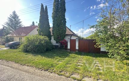 Exkluzívne!!! Na predaj RD s veľkým stavebným pozemkom výmera 1446m2, šírka 18m, Šúrovce, možnosť dokúpiť ďalšie priľahlé pozemky