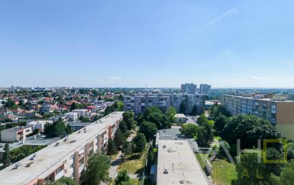 NA PREDAJ : 3-izbový byt s 2 loggiami a krásnym výhľadom na Jiráskovej ulici v Trnave