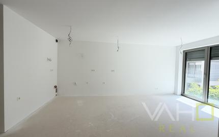 4-IZBOVÝ BYT V CENTRE TRNAVY ! Moderné mestské bývanie s fitness