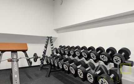 4-IZBOVÝ BYT V CENTRE TRNAVY ! Moderné mestské bývanie s fitness