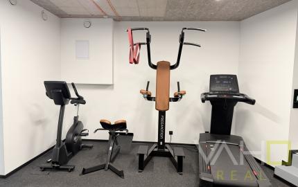4-IZBOVÝ BYT V CENTRE TRNAVY ! Moderné mestské bývanie s fitness
