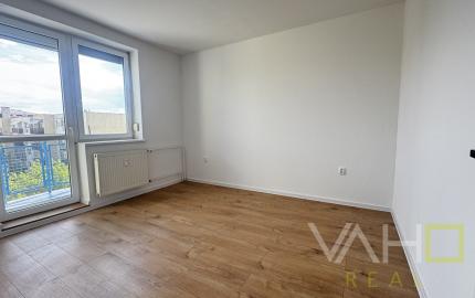 NA PREDAJ: Svetlý, vzdušný 2i. byt s novou kuchyňou a výhľadom – Hroznová ul., Pezinok