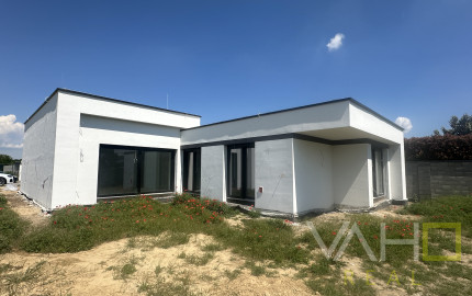 Moderná novostavba RD, pozemok 600m2, zastavaná plocha 179m2, garáž