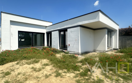 Moderná novostavba RD, pozemok 600m2, zastavaná plocha 179m2, garáž