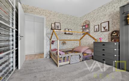 PREDAJ | Štýlový 3-izbový byt s priestrannou terasou a 2 extra širokými parkovacími miestami