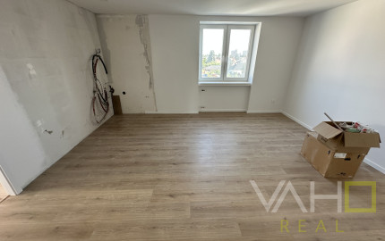 Na predaj 3.izb. byt, 64,5m2, loggia + GARÁŽ vo dvore, kompletná rekonštrukcia