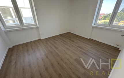 Na predaj 3.izb. byt, 64,5m2, loggia + GARÁŽ vo dvore, kompletná rekonštrukcia