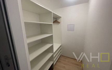 VAHOreal* 2 izb. byt, loggia, park. státie, pivnica,  Novomestská ul. Trnava