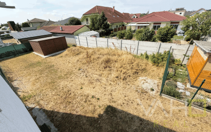 Zariadený 2-izb. byt, záhrada 275m2, 2x park. miesta, Biely Kostol